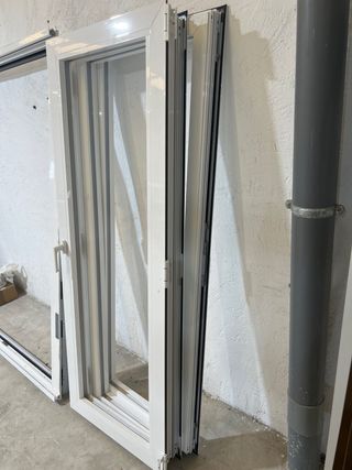 Ventana plegable aluminio blanca