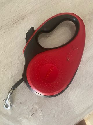 Correa retráctil para perro. 