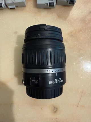 Canon EOS 700D con objetivo y 2 baterías canon