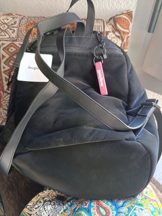 Mochila Desigual negra acolchada