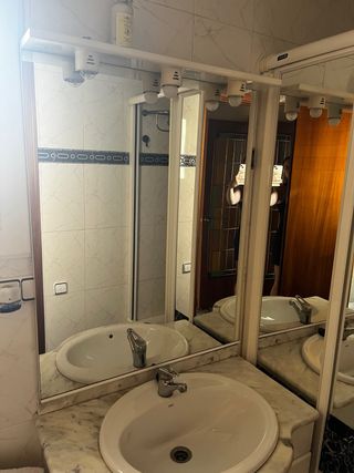 Espejo de baño blanco con luz