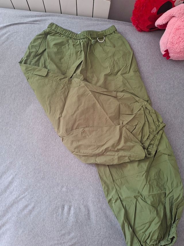 Pantalón Cargo Verde Urban Outfitters