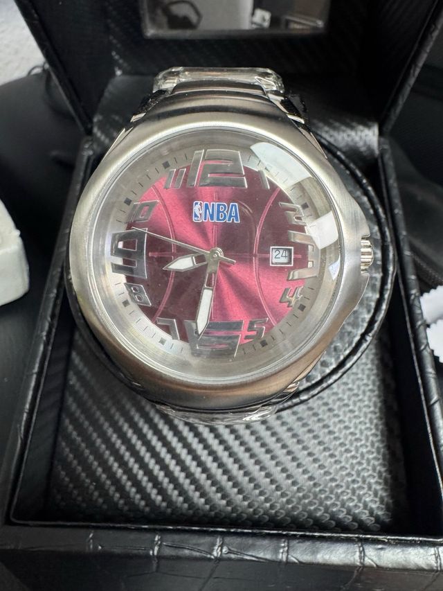 Reloj NBA Plateado y Rojo
