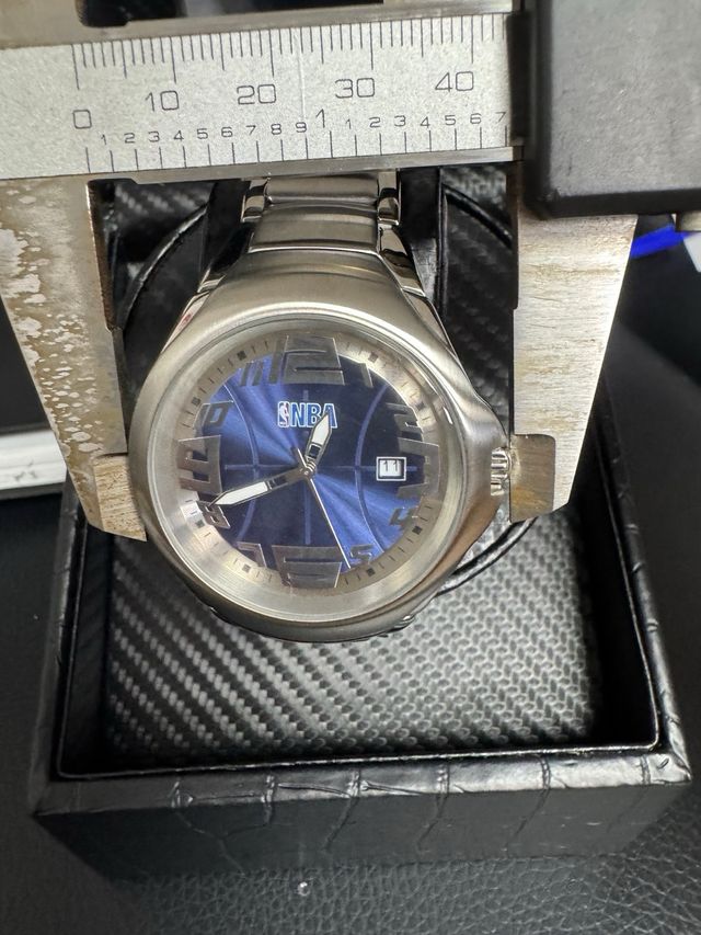 Reloj NBA Plateado y Rojo