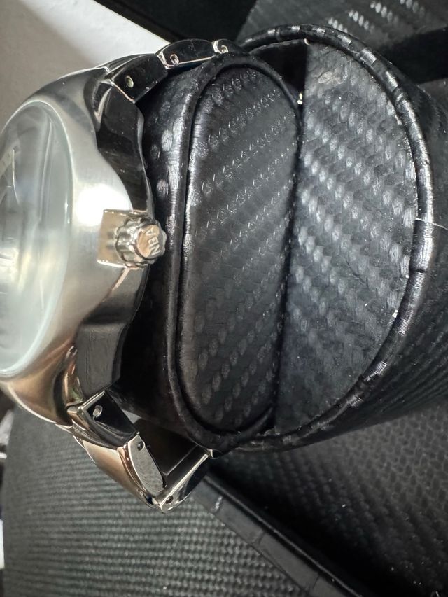 Reloj NBA Plateado y Rojo