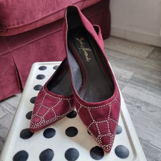 Zapatos de tacón rojos y Negros 