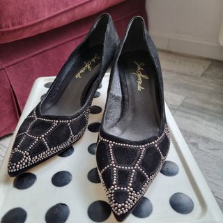 Zapatos de tacón rojos y Negros 