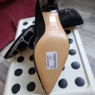 Zapatos de tacón rojos y Negros 