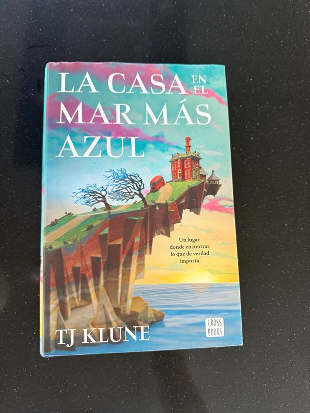 La casa en el mar más azul