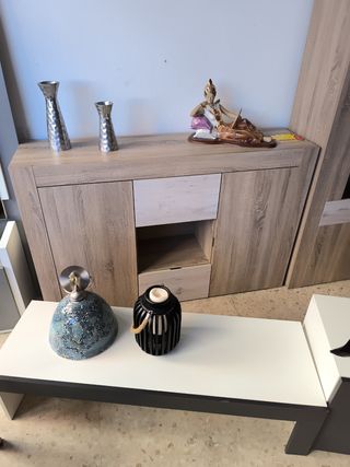 Aparador de madera y metal