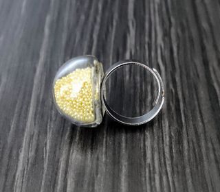 Anillo con mini cúpula de vidrio