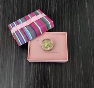 Anillo con mini cúpula de vidrio