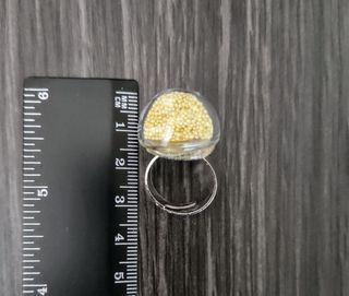 Anillo con mini cúpula de vidrio