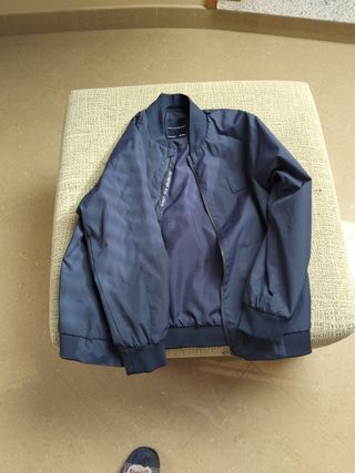 Cazadora cortavientos azul talla 10/140cm