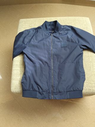 Cazadora cortavientos azul talla 10/140cm
