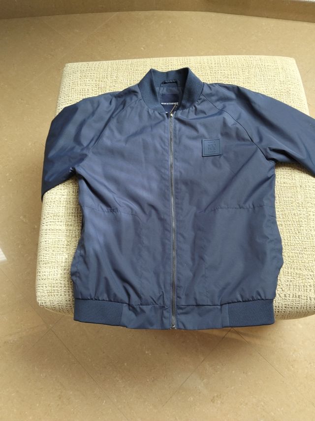 Cazadora cortavientos azul talla 10/140cm