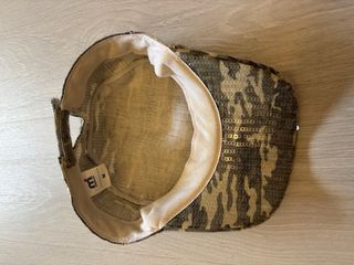 Gorra de lentejuelas estilo camuflaje