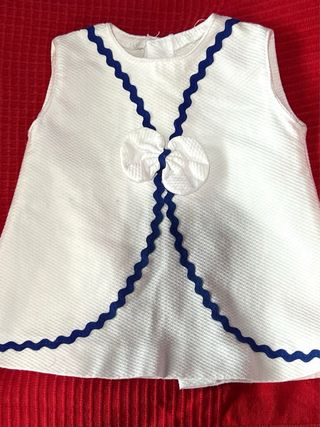 VESTIDO DE PIQUÉ BLANCO CON PUNTILLA