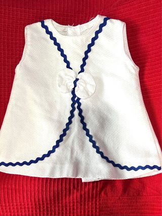VESTIDO DE PIQUÉ BLANCO CON PUNTILLA