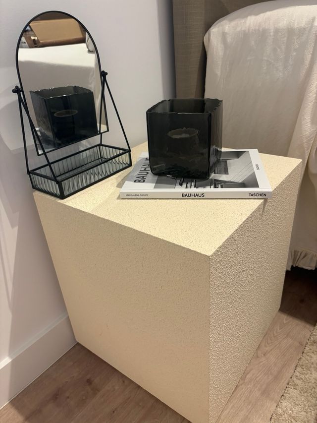Mesita auxiliar microcemento beige