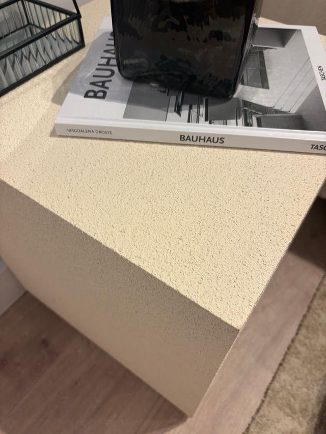 Mesita auxiliar microcemento beige