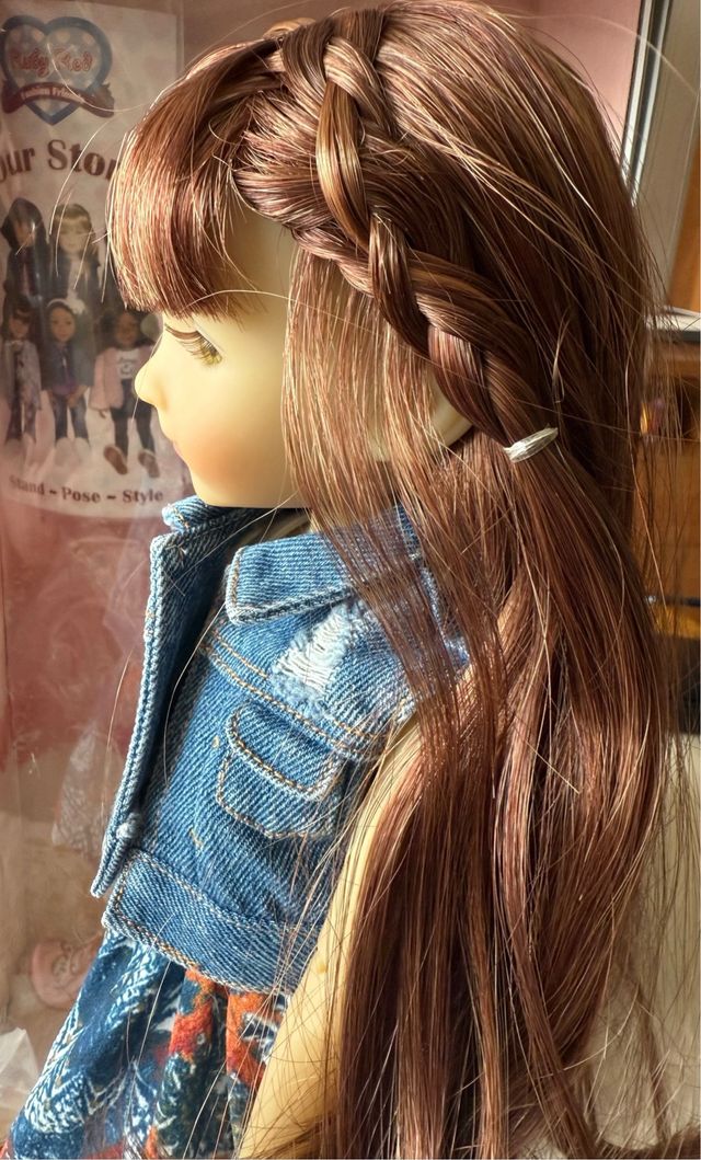 Muñeca Ruby Red Bella. Articulada . 36 cm