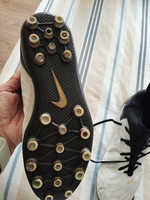Botas de fútbol Nike Talla 36 AG Niño