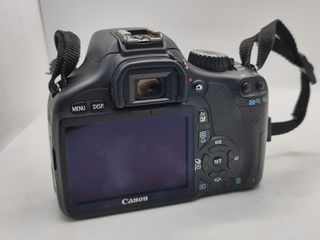 CÁMARA REFLEX CANON EOS 550D + CARGADOR * SOLO CUERPO*