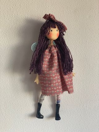 Muñeca de trapo hecha a mano, con hilo para colgar