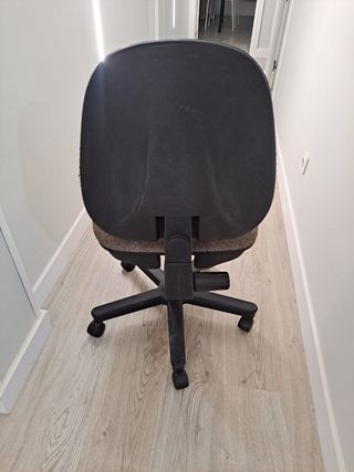 Silla de oficina con ruedas