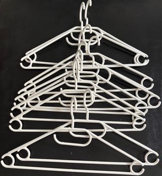 Pack 10 Perchas Blancas Plástico