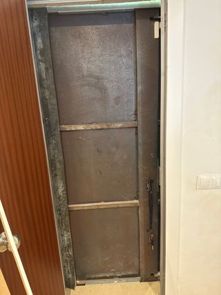 Puerta anti okupas