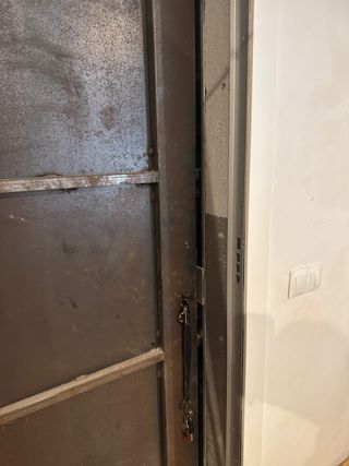 Puerta anti okupas