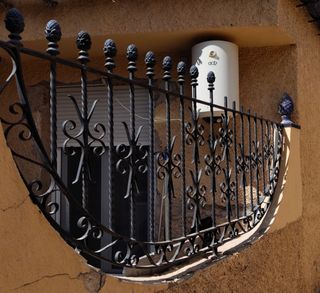 Rejas y  puerta. valla de forja