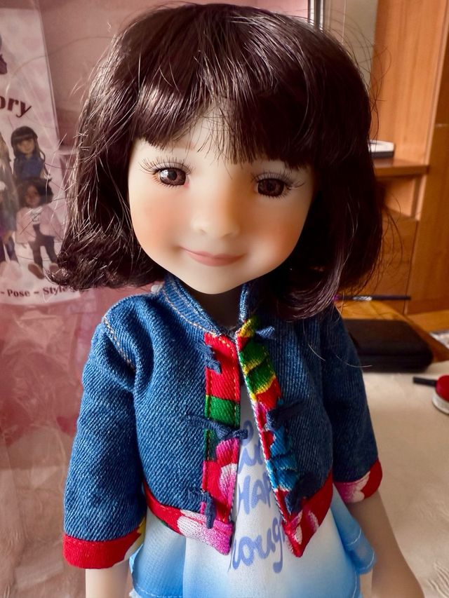 Muñeca Ruby Red Hanna . Articulada 36 cm