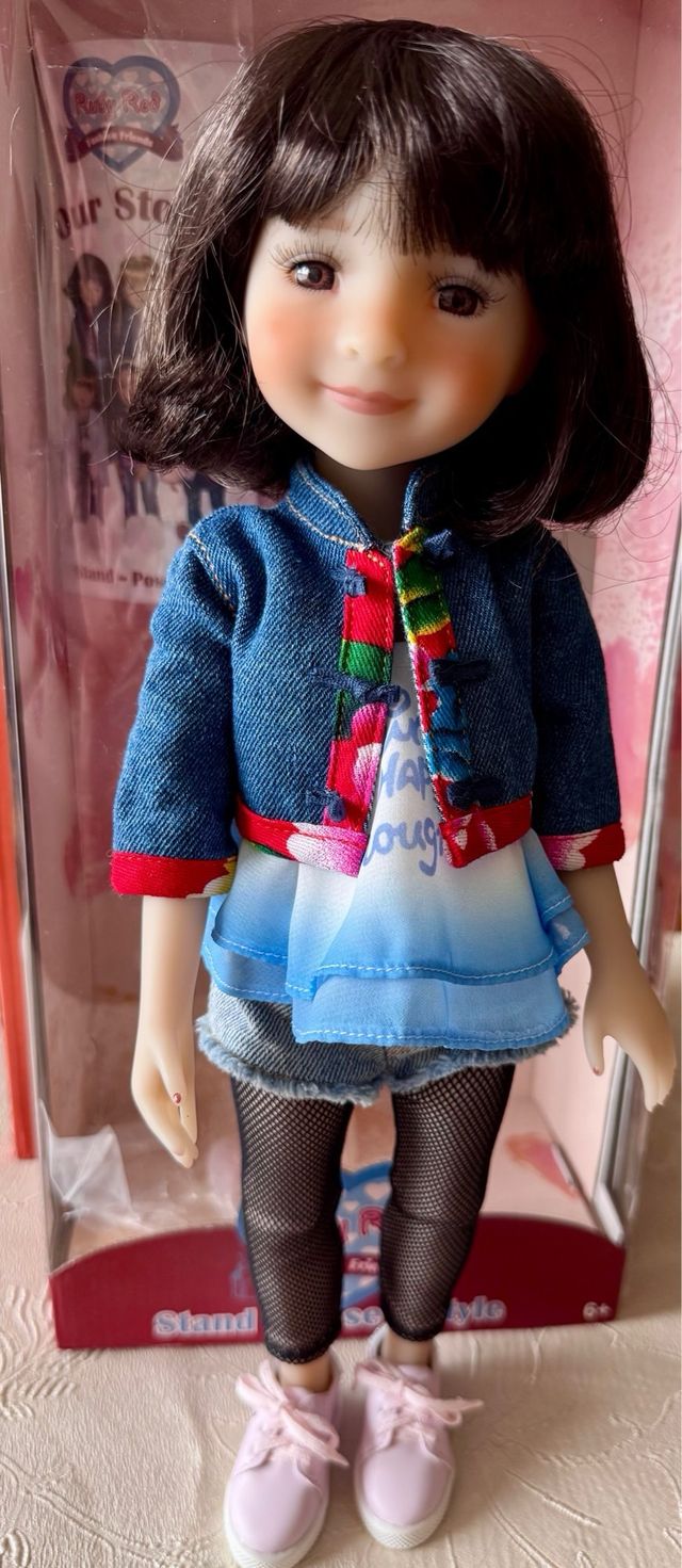Muñeca Ruby Red Hanna . Articulada 36 cm