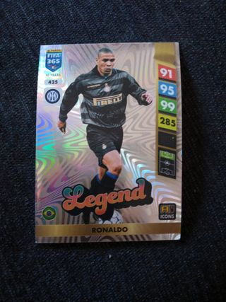 Cromo Panini FIFA 365 Ronaldo Legend