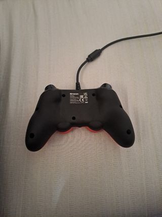Mando PS4 Rojo tiene dos meses  paro me han regala