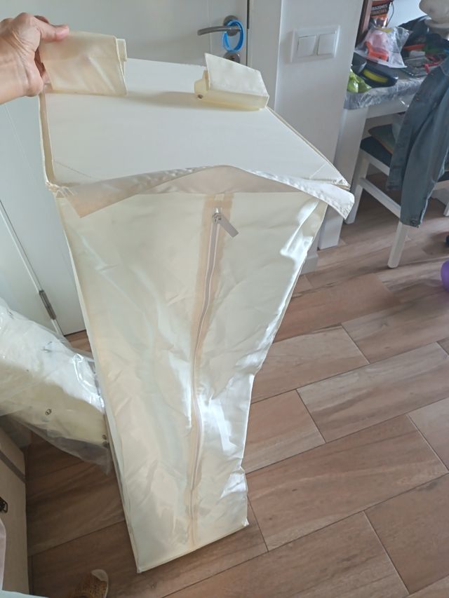 Fundas para varios trajes beige