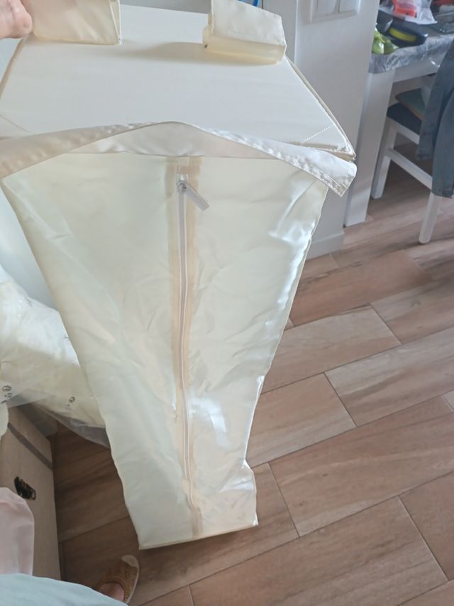 Fundas para varios trajes beige