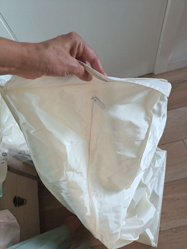 Fundas para varios trajes beige