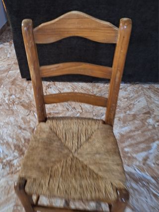 Sillas de cocina de madera y yute
