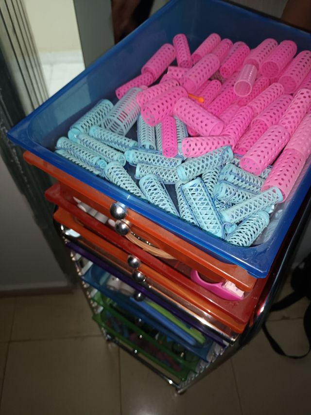 Carro de peluquería con rodillos