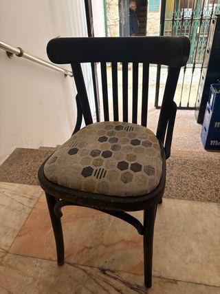 Silla de hostelería con estampado hexagonal