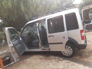 Ford Grand Tourneo Connect 2005