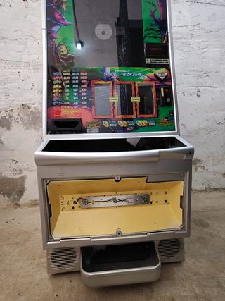 Mueble de tragaperras con frontal R. Franco