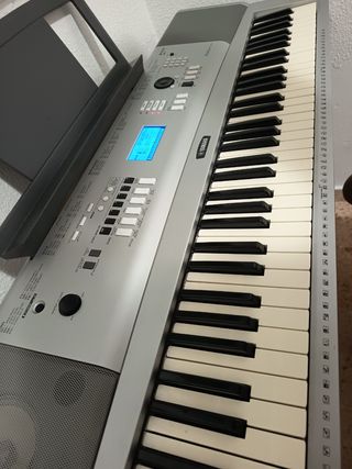 PIANO YAMAHA DGX-230