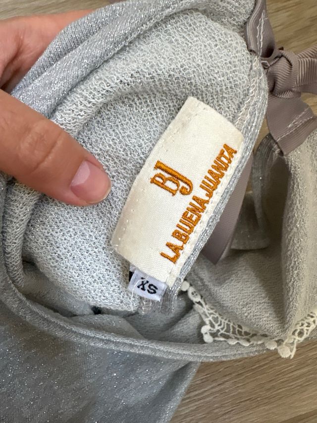 Vestido gris con encaje La Buena Juani