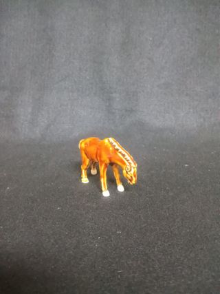 CABALLO DE PORCELANA ESMALTADA