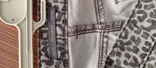 Pantalones con estampado de leopardo